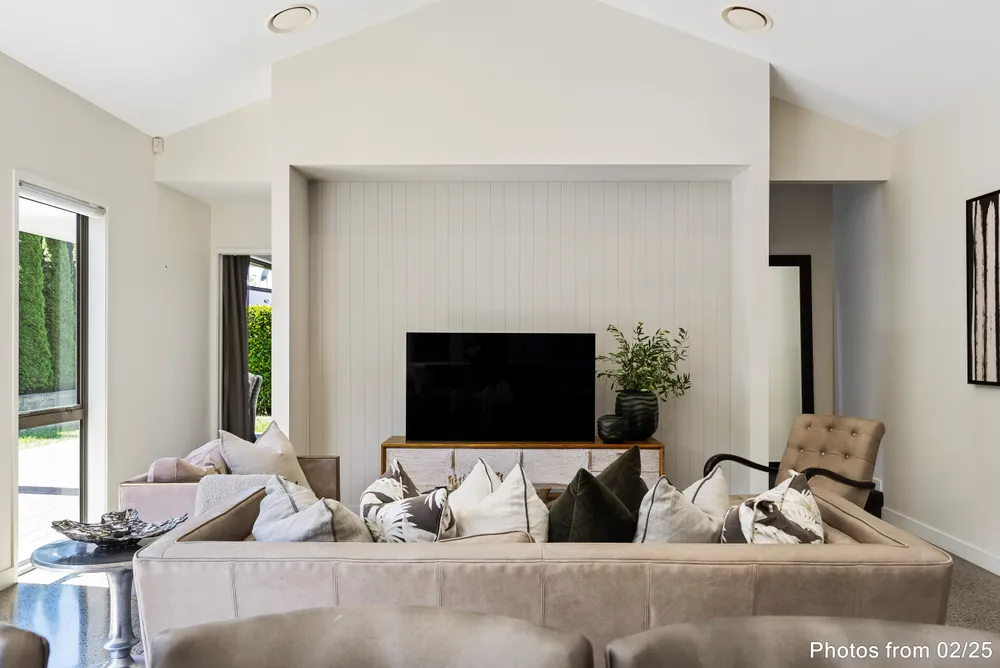 Photos of 15 Knoll Rise