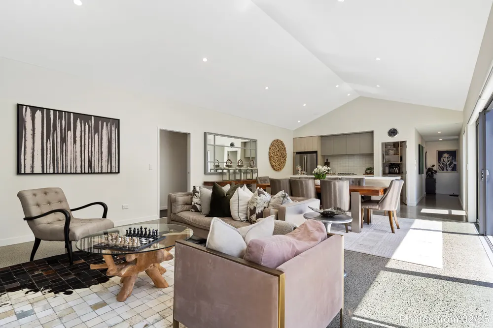 Photos of 15 Knoll Rise