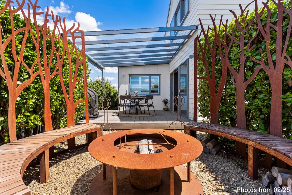 Photos of 15 Knoll Rise
