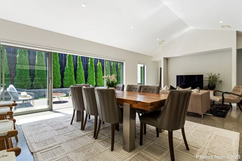 Photos of 15 Knoll Rise