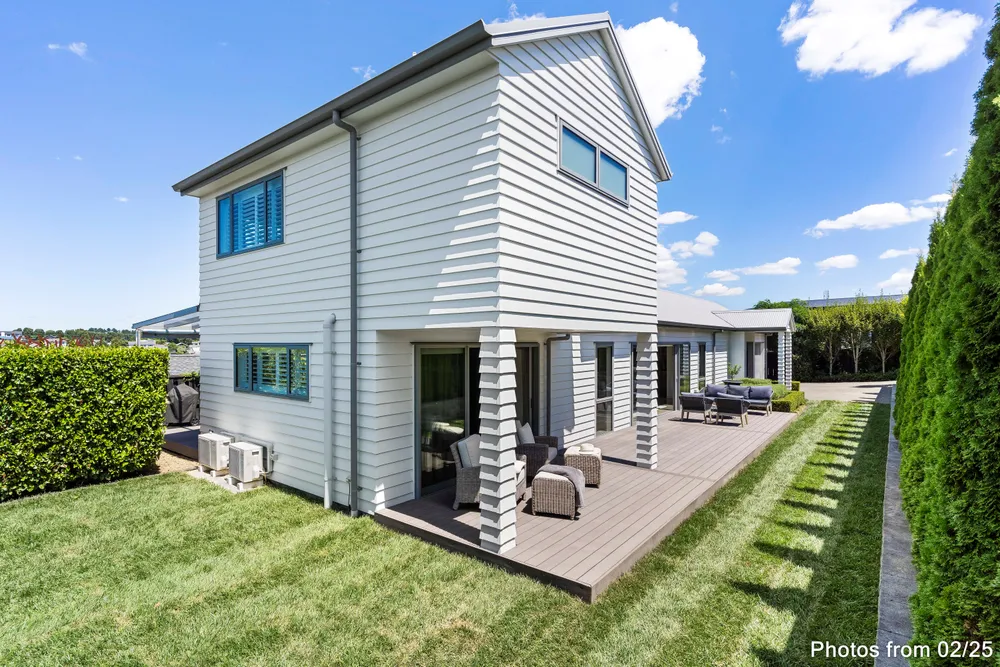 Photos of 15 Knoll Rise