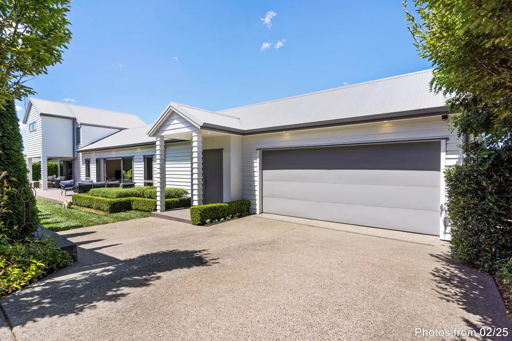 Photos of 15 Knoll Rise