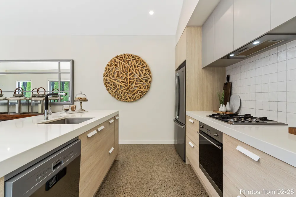 Photos of 15 Knoll Rise