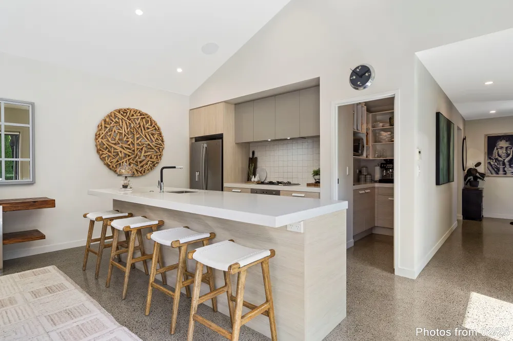 Photos of 15 Knoll Rise