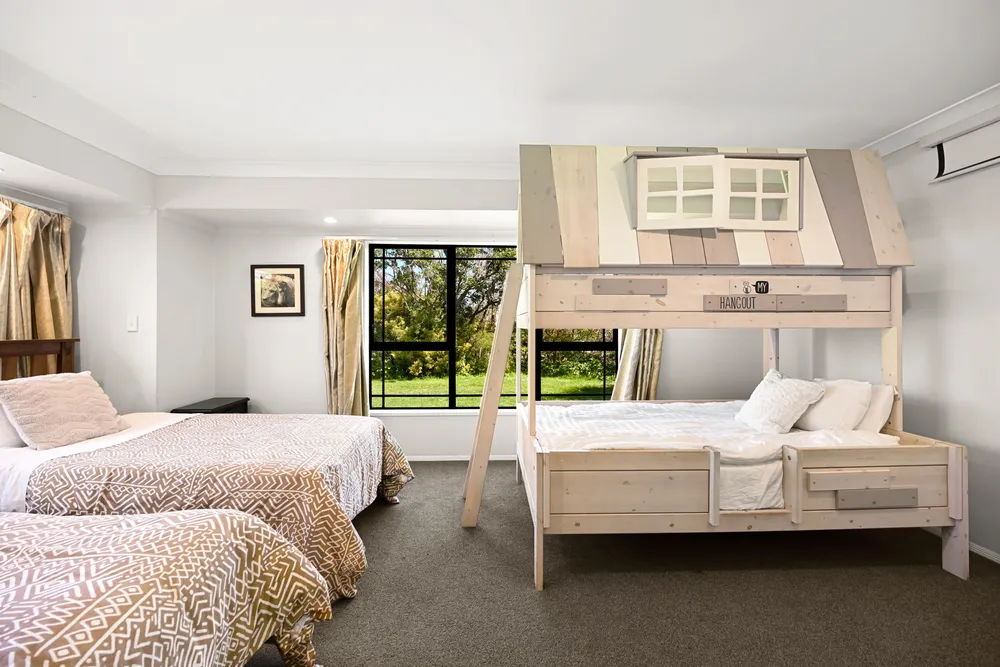 Photos of 309 Vaile Road