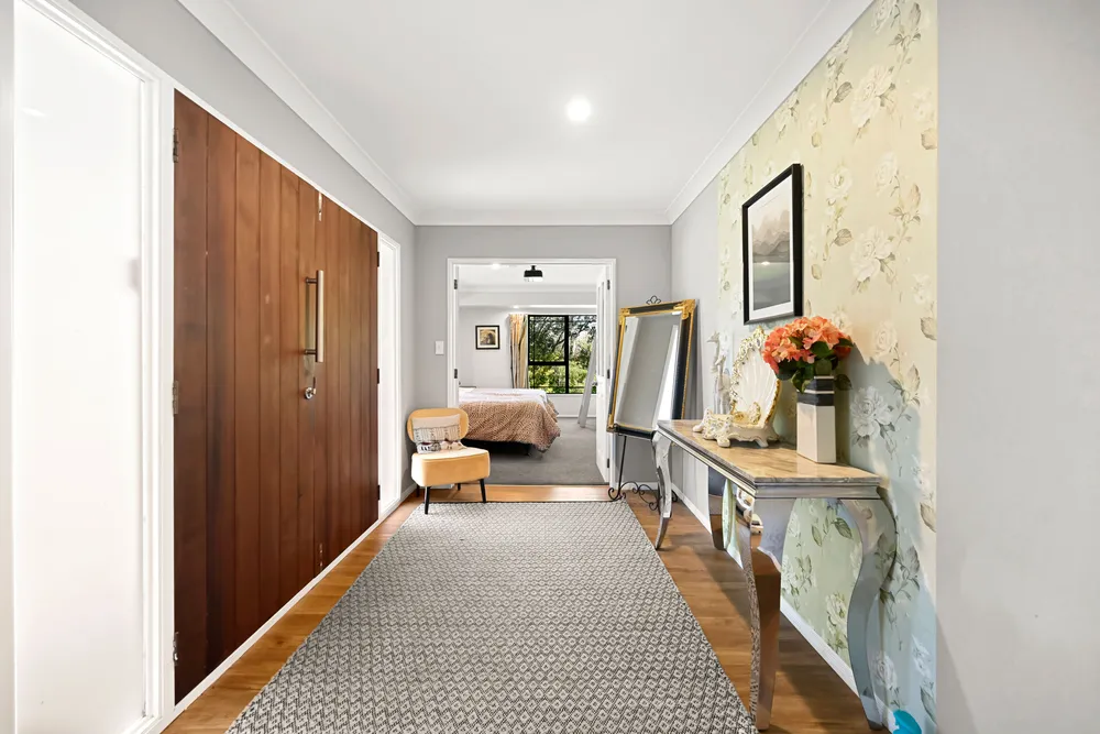 Photos of 309 Vaile Road
