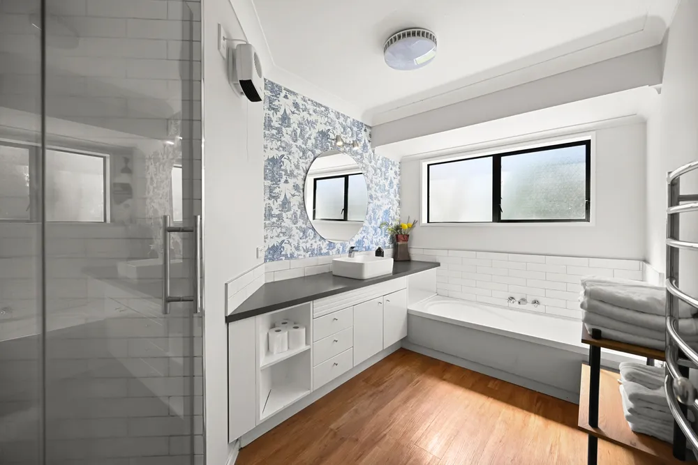 Photos of 309 Vaile Road