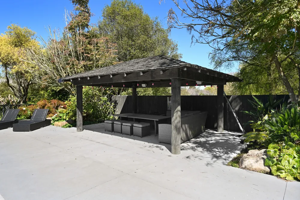 Photos of 309 Vaile Road