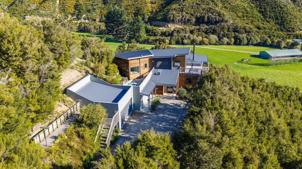 Photos of 140 Leslies Road