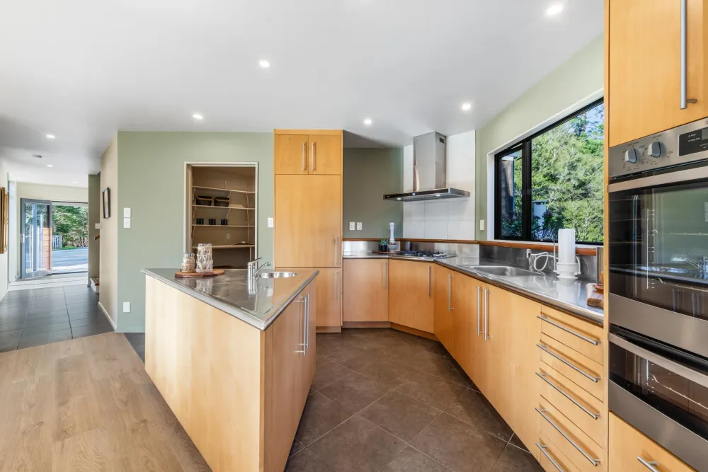 Photos of 140 Leslies Road