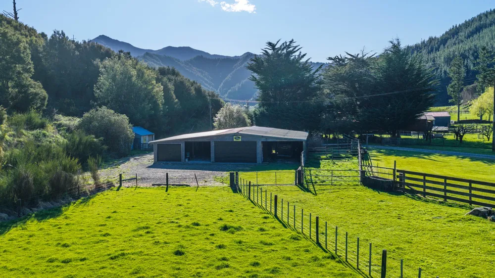 Photos of 140 Leslies Road