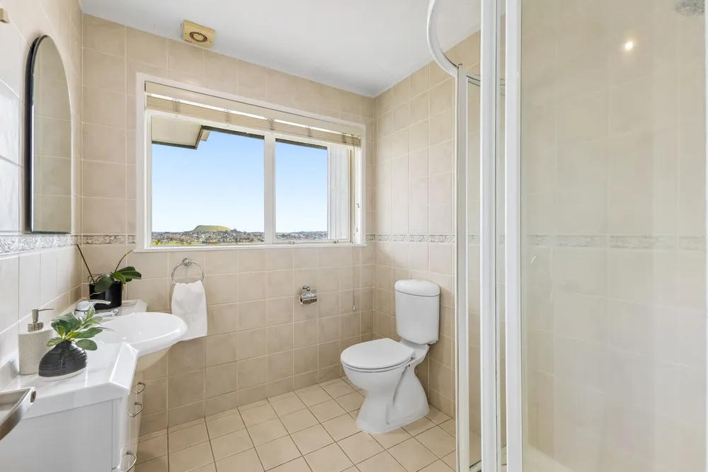 Photos of 33 Fordyce Avenue