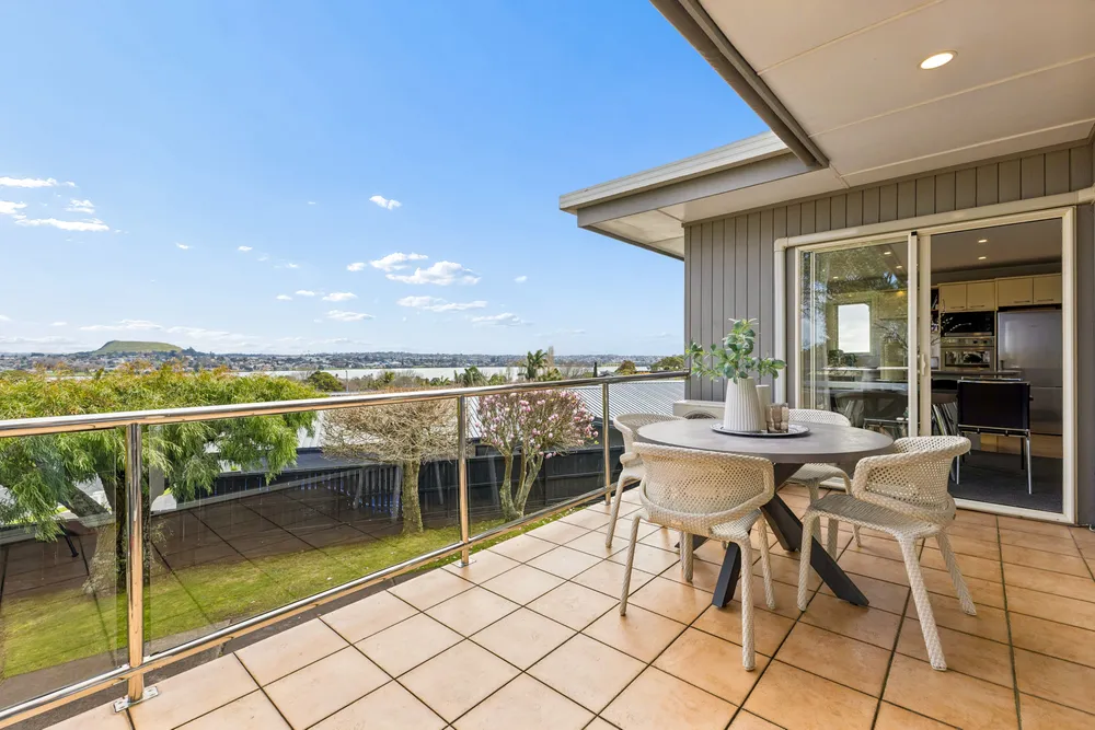Photos of 33 Fordyce Avenue