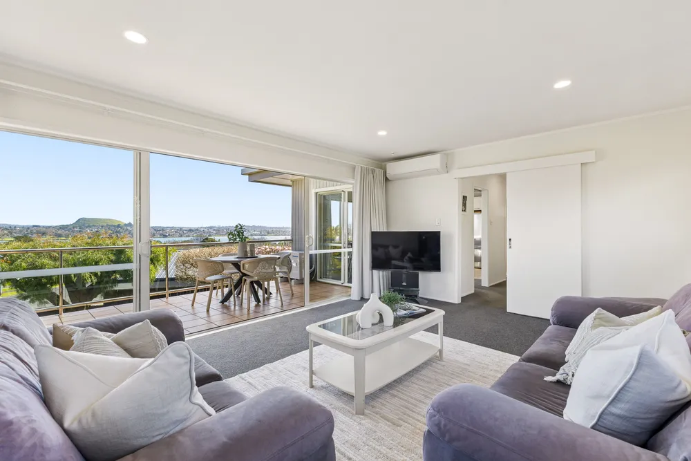 Photos of 33 Fordyce Avenue