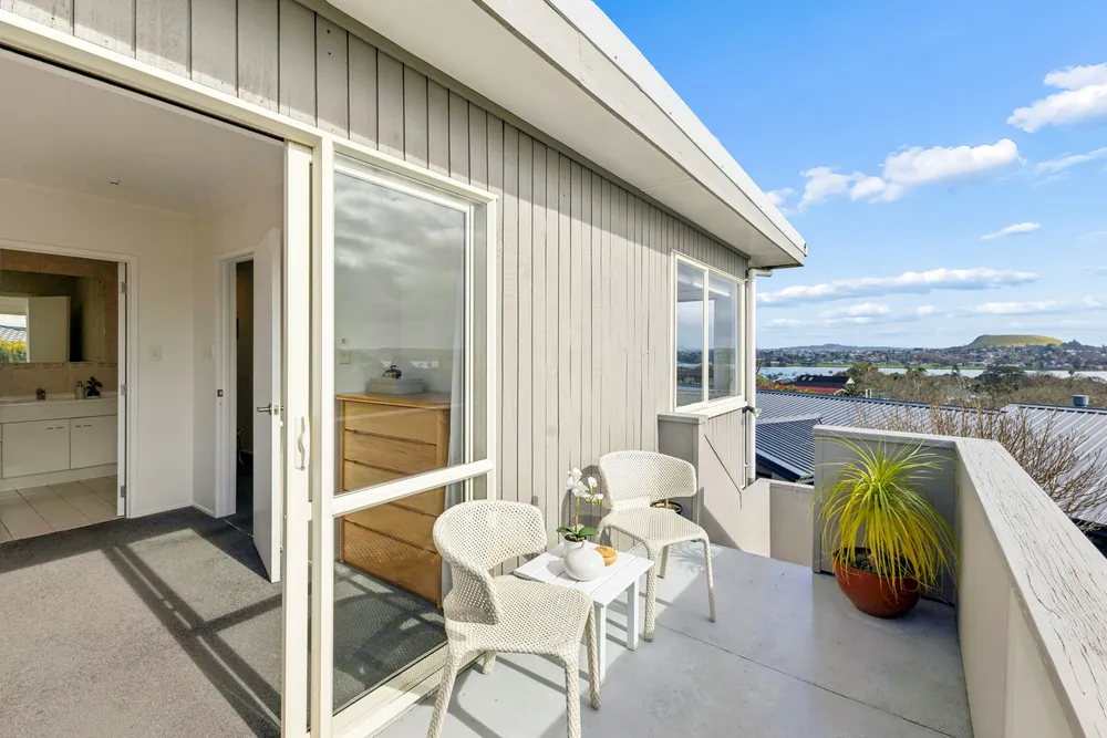Photos of 33 Fordyce Avenue