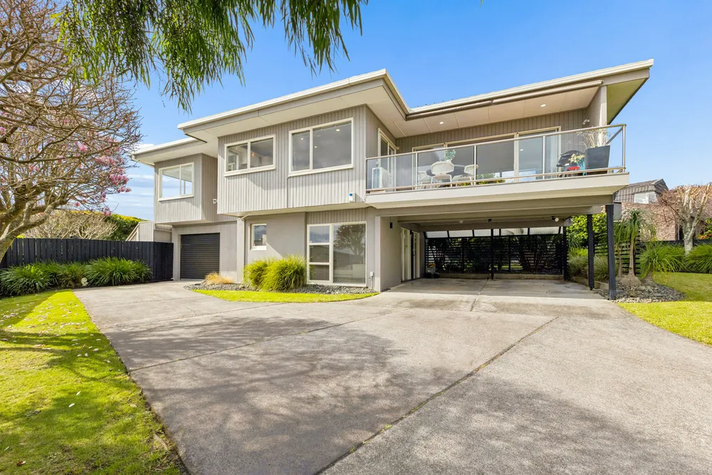 Photos of 33 Fordyce Avenue