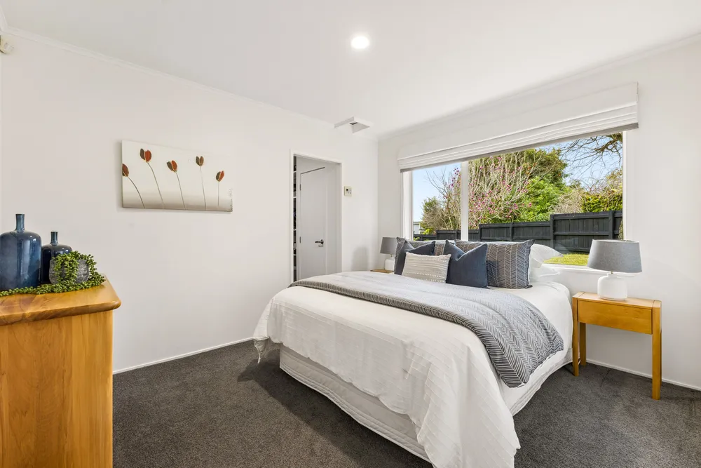 Photos of 33 Fordyce Avenue