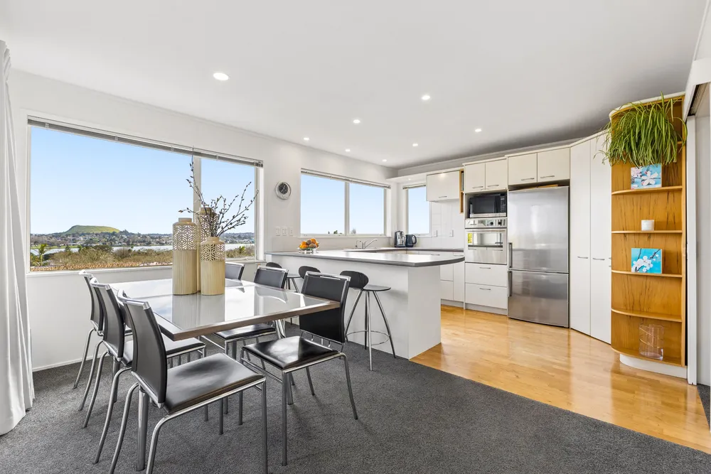 Photos of 33 Fordyce Avenue