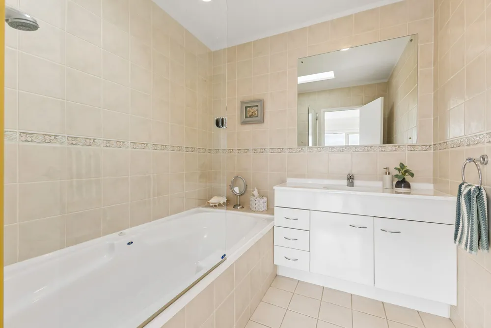 Photos of 33 Fordyce Avenue