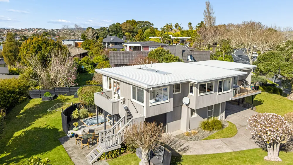 Photos of 33 Fordyce Avenue