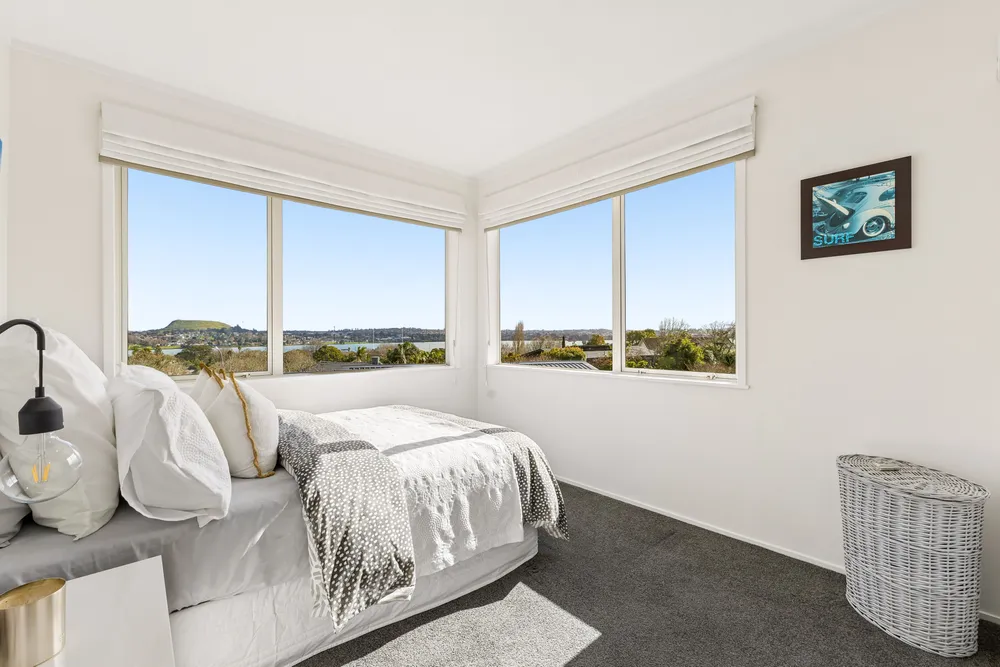 Photos of 33 Fordyce Avenue