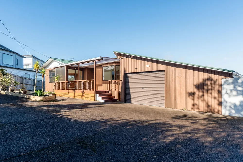 Photos of 512 Glenfield Road