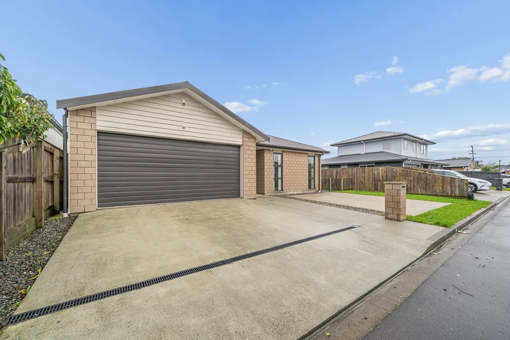 Photos of 10 Poulson Grove