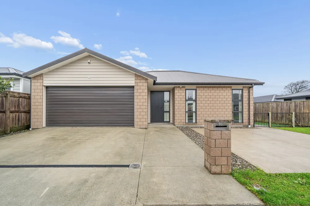 Photos of 10 Poulson Grove