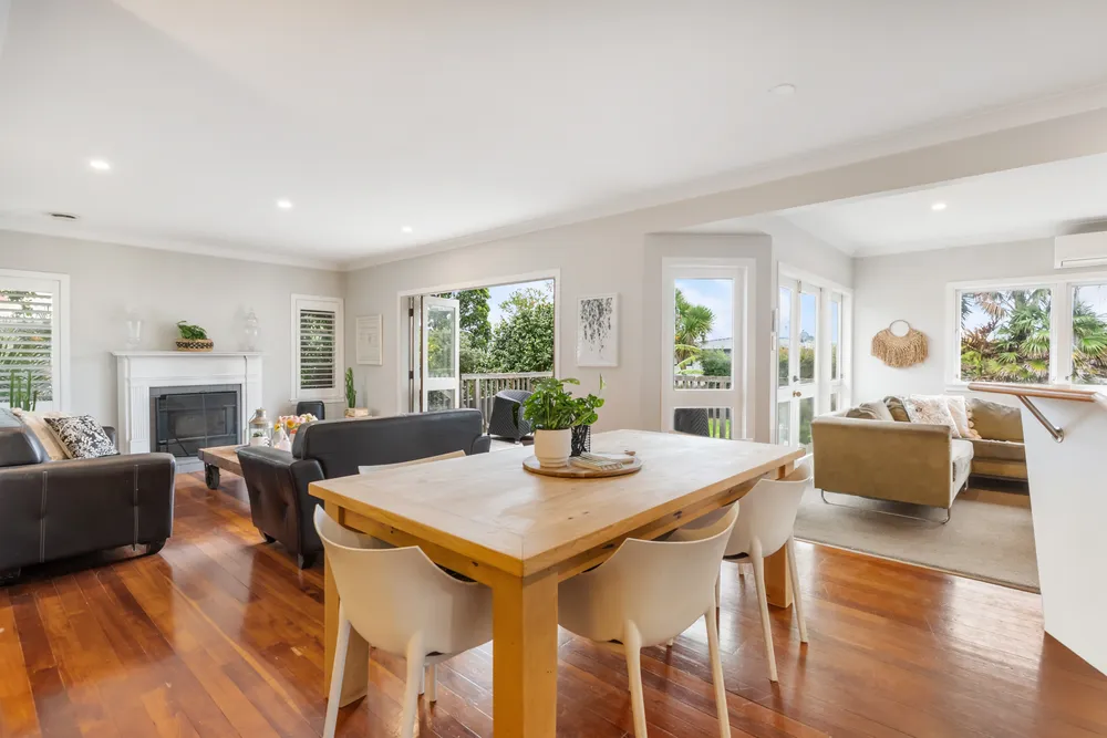 Photos of 22 Whitehaven Road