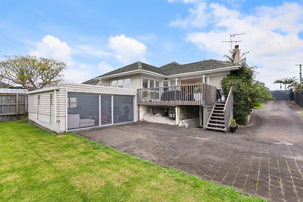Photos of 22 Whitehaven Road