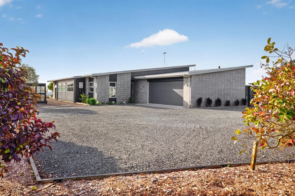 Photos of 157E Kaiate Falls Road