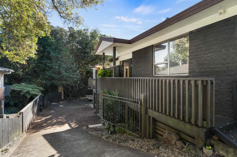 Photos of 24 Gibbs Crescent