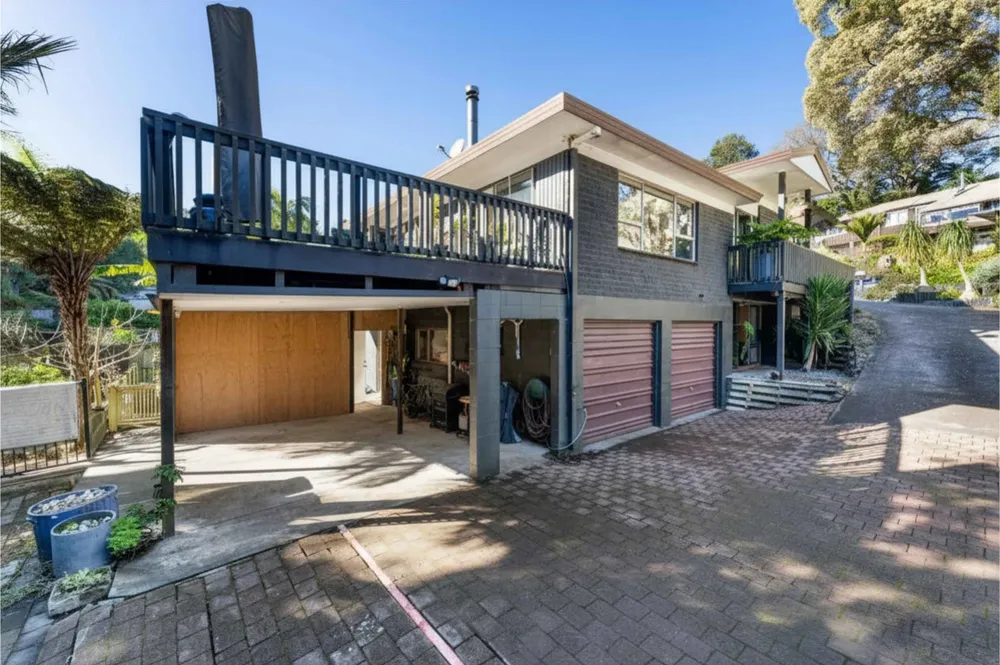 Photos of 24 Gibbs Crescent