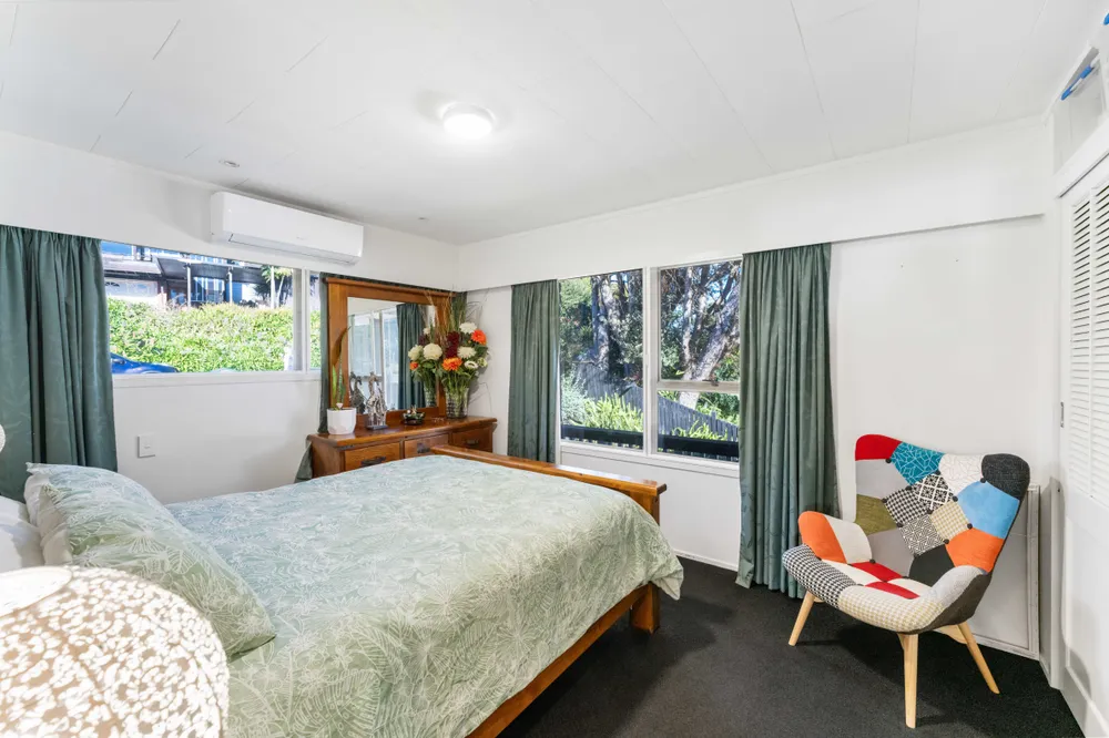Photos of 24 Gibbs Crescent