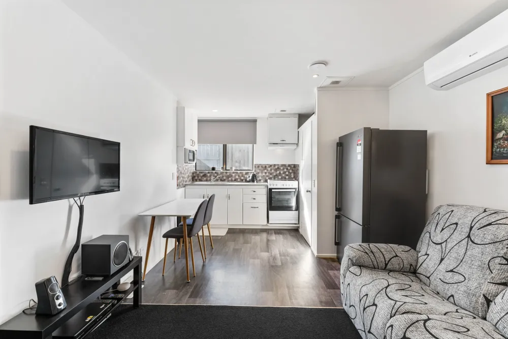 Photos of 24 Gibbs Crescent