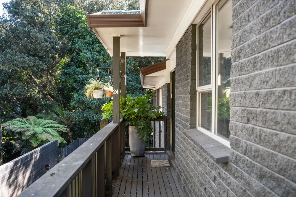 Photos of 24 Gibbs Crescent