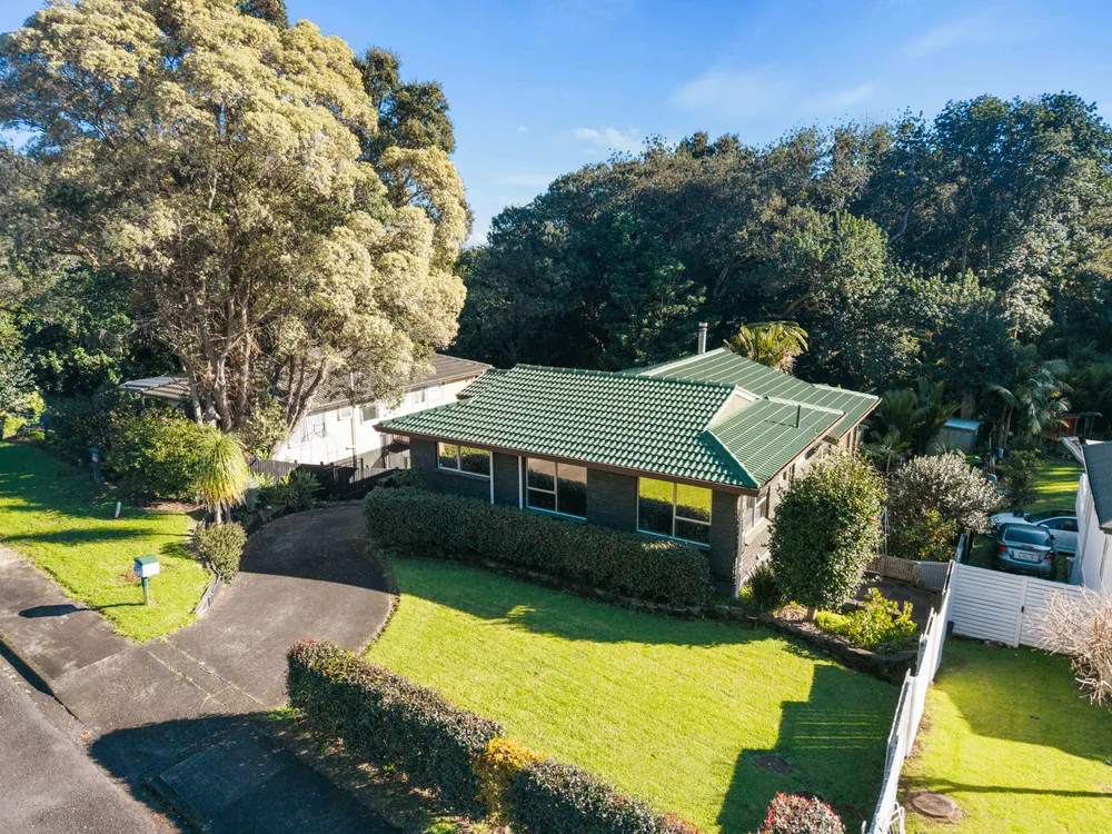 Photos of 24 Gibbs Crescent