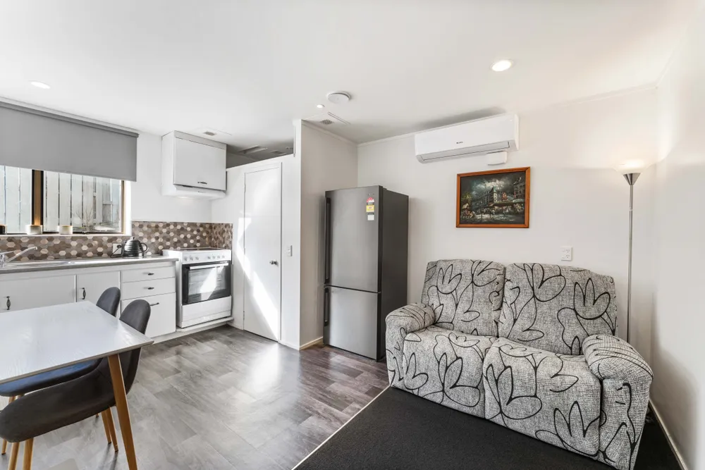 Photos of 24 Gibbs Crescent