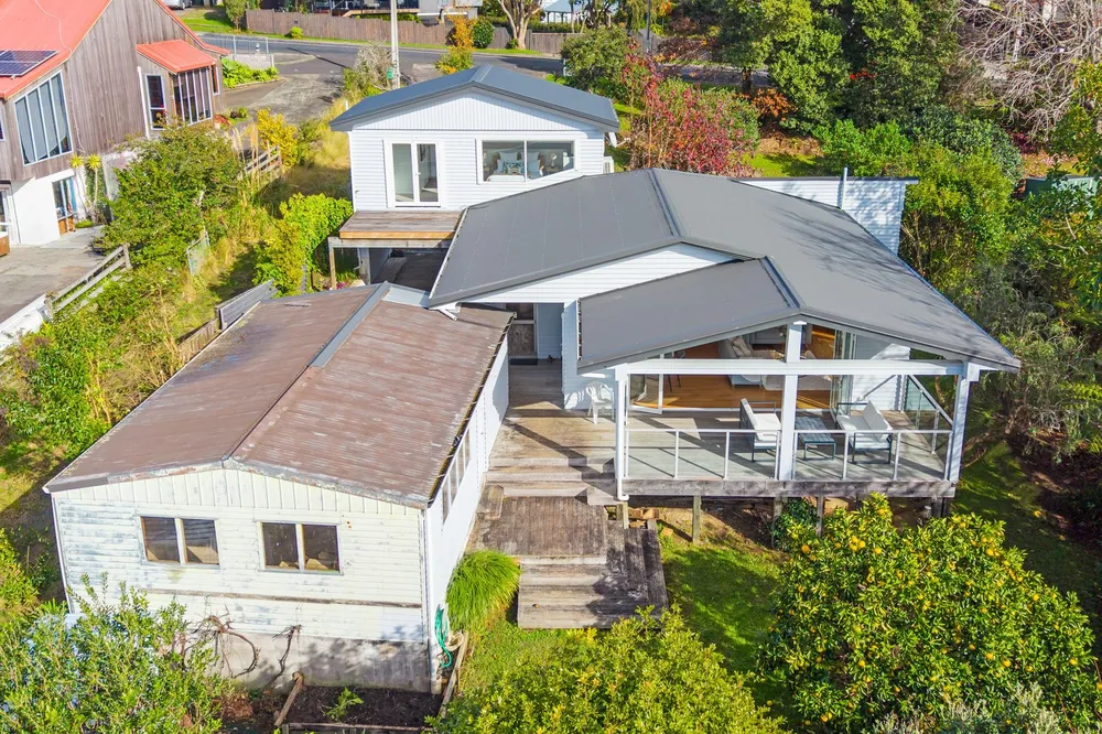 Photos of 54 Pah Road