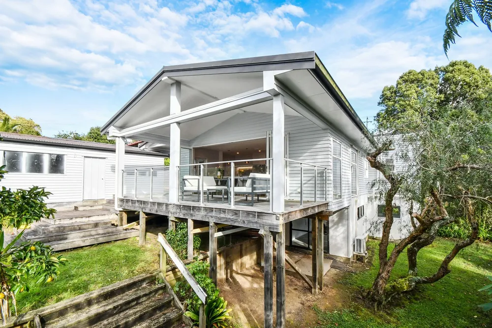 Photos of 54 Pah Road