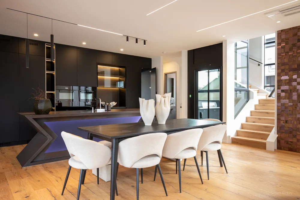 Photos of 16 Eltham Road