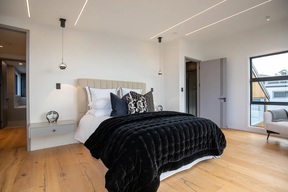 Photos of 16 Eltham Road