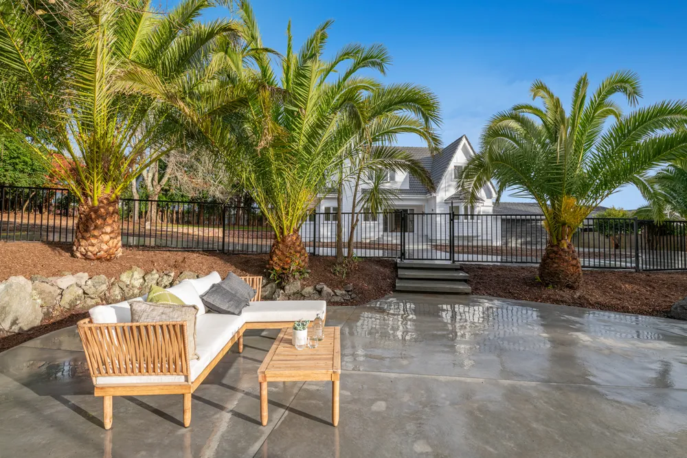 Photos of 147B Whangaparaoa Road