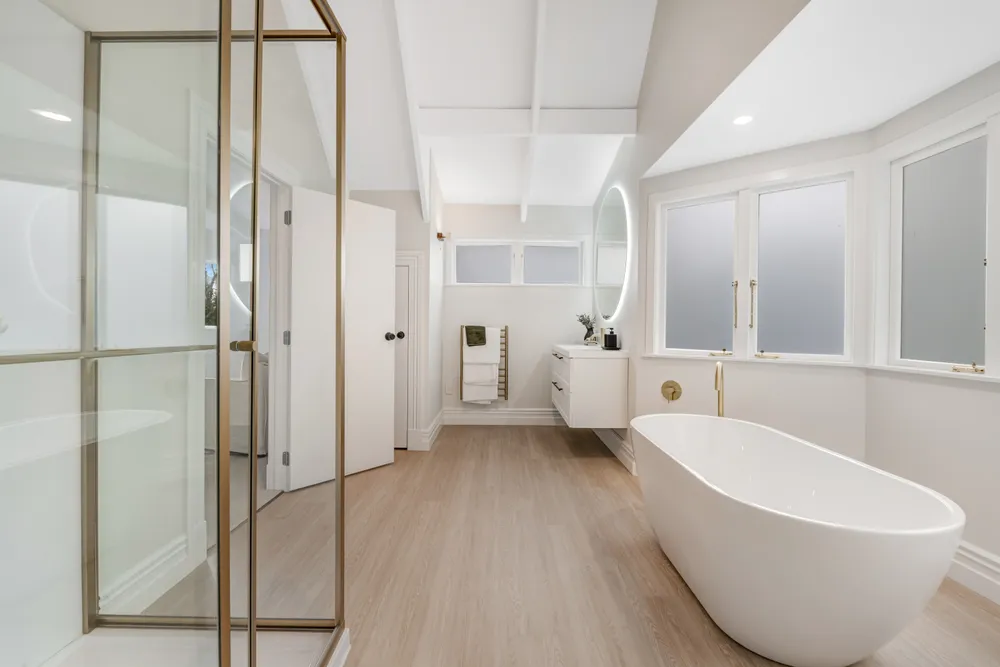 Photos of 147B Whangaparaoa Road