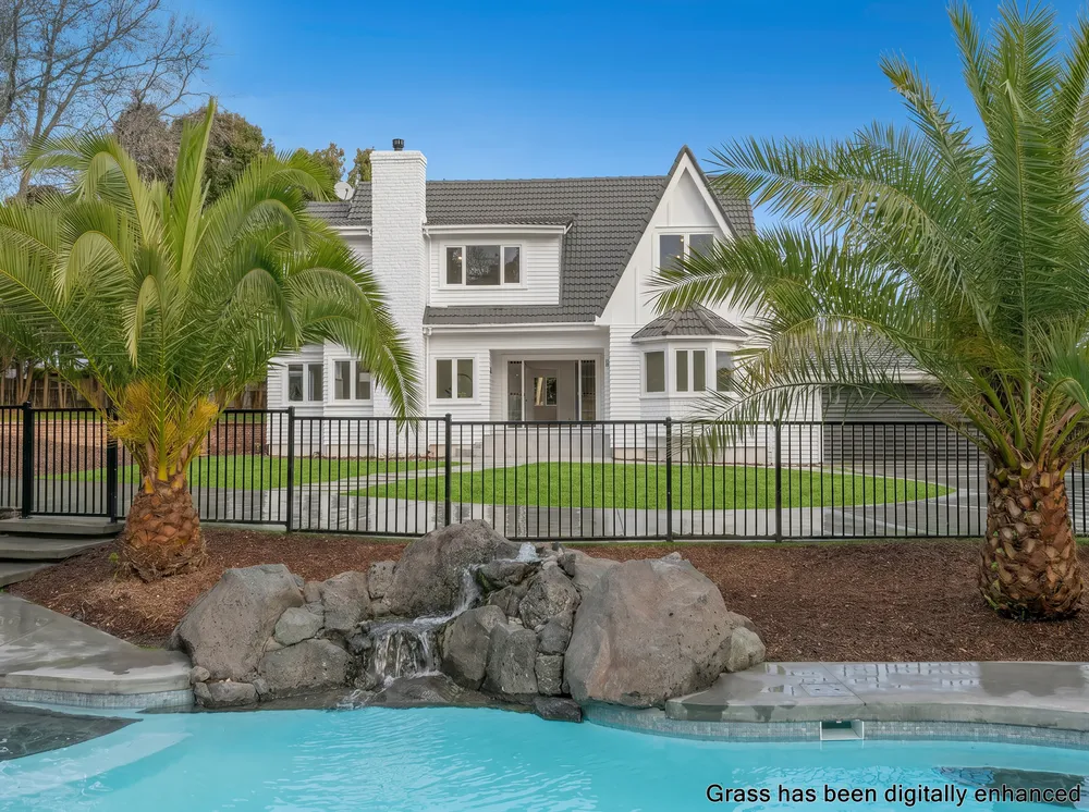 Photos of 147B Whangaparaoa Road