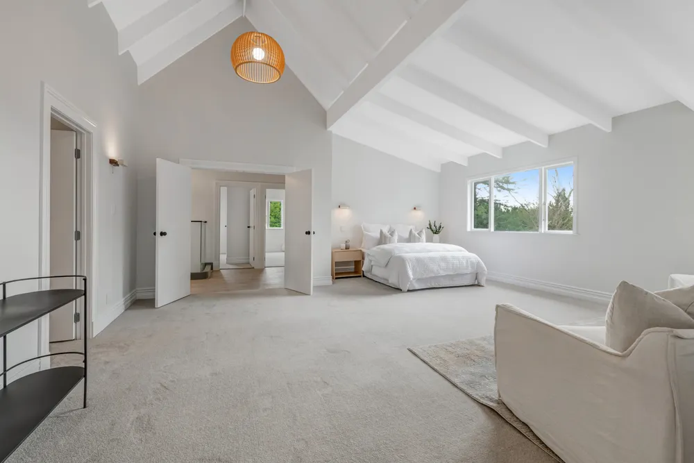 Photos of 147B Whangaparaoa Road