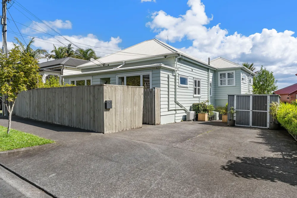Photos of 4 Northland Street