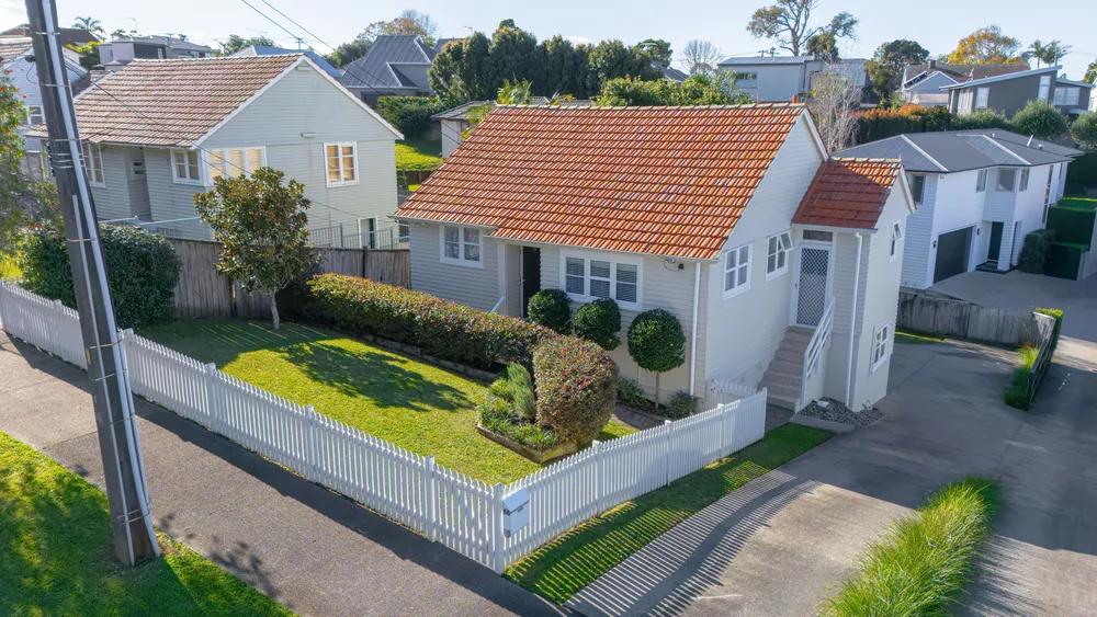 Photos of 66 Castledine Crescent