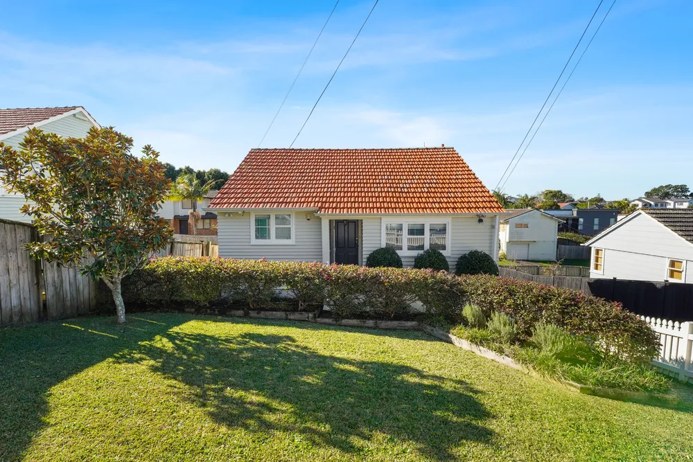 Photos of 66 Castledine Crescent