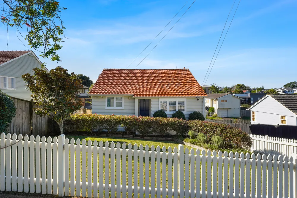 Photos of 66 Castledine Crescent